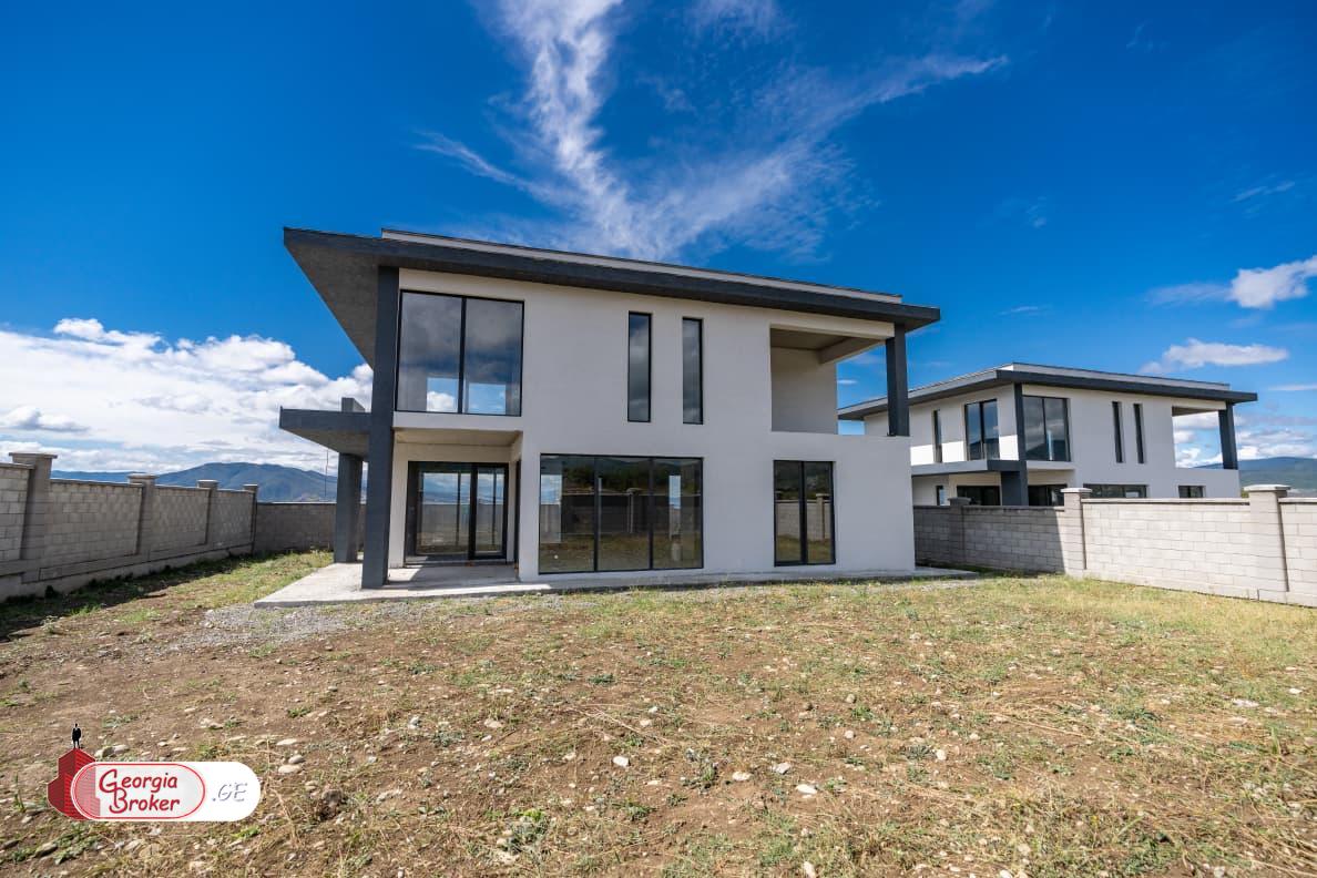 nearly repaired 5-room house for sale